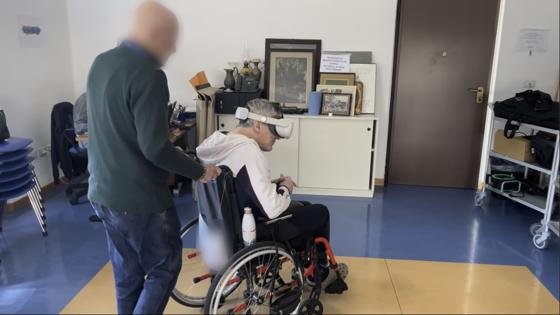 Esperienza di realtà virtuale in carrozzina